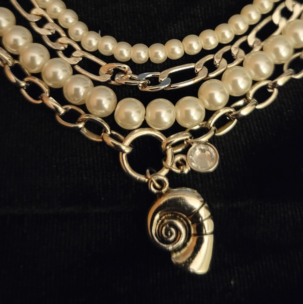 Silver and pearl necklace